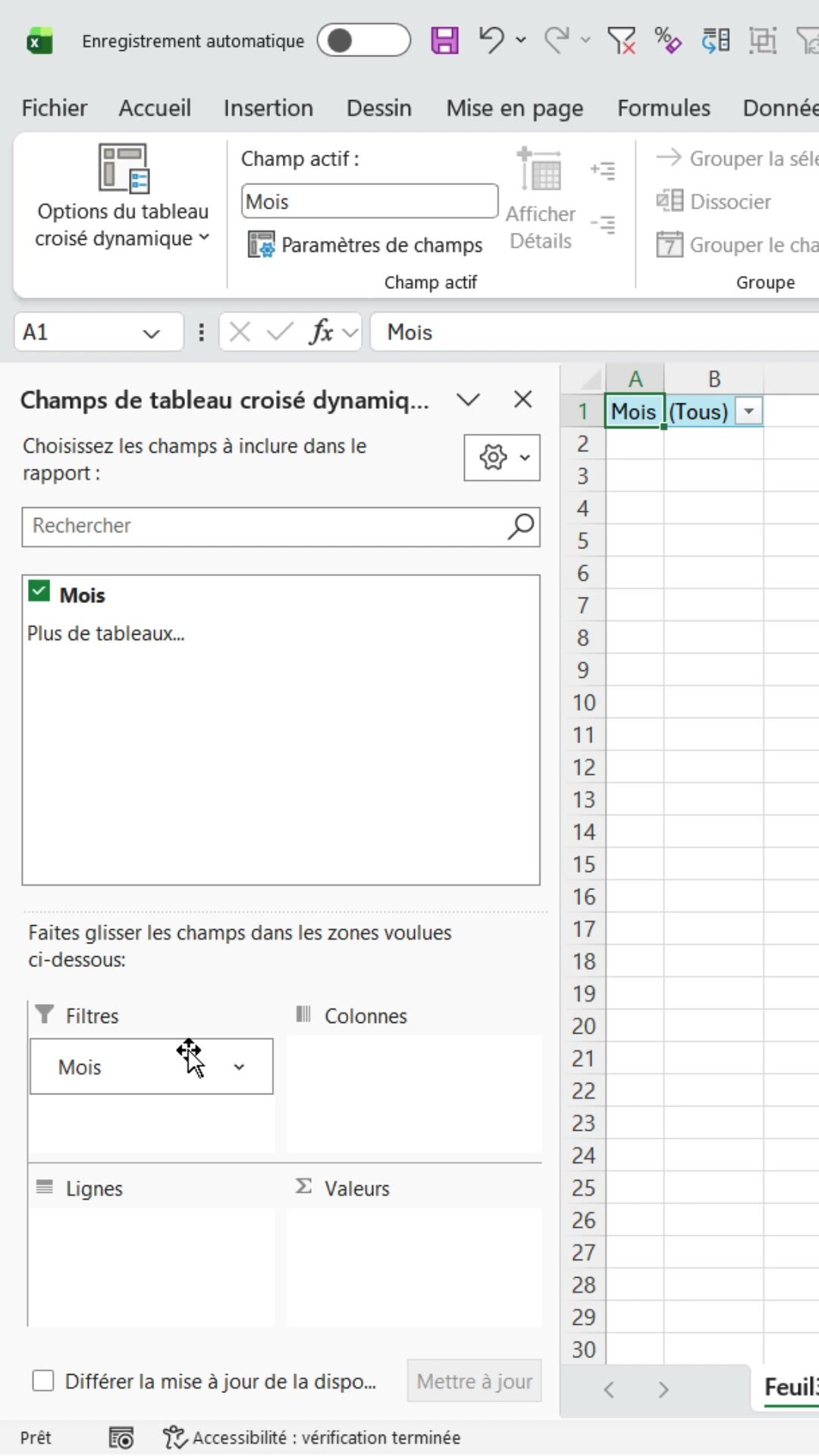 Champ Mois glissé dans la zone Filtres du volet des champs de tableau croisé dynamique Excel