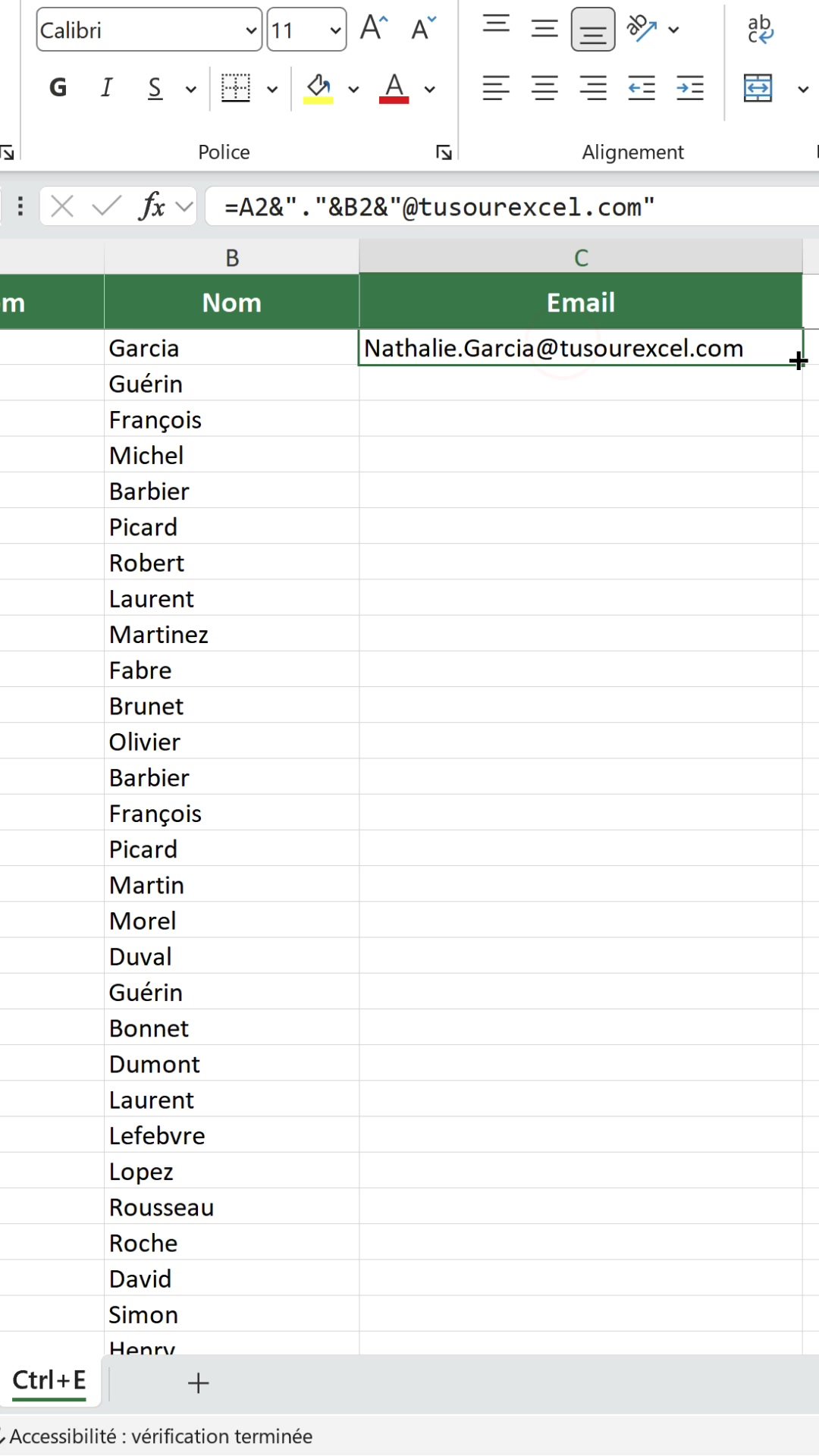 Première adresse email générée dans la cellule avec la poignée de recopie visible en bas à droite