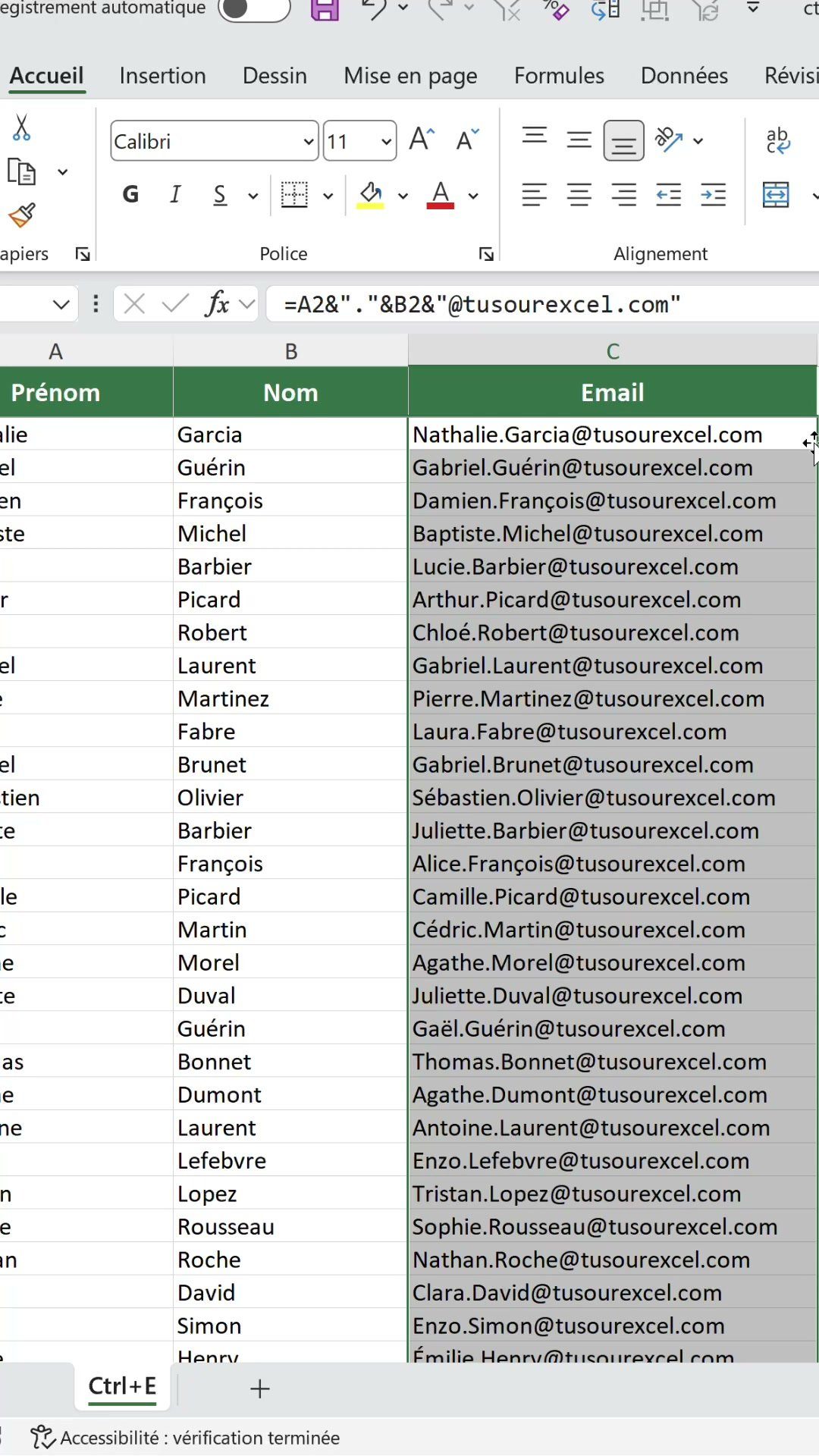 Colonne Email entièrement remplie d'adresses générées automatiquement pour toute la liste de salariés