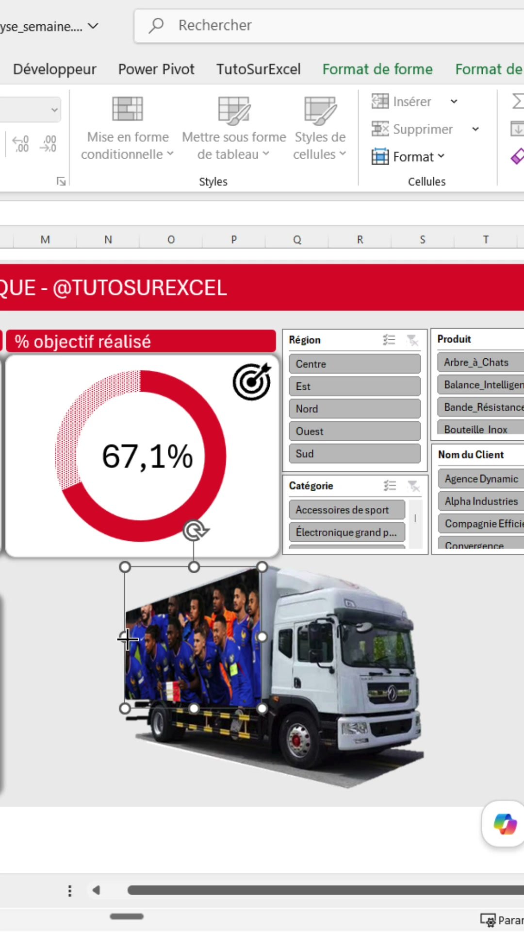 Effet mockup Excel : camion habillé d'une photo après avoir incrusté une image dans une forme sur Excel, sans Photoshop