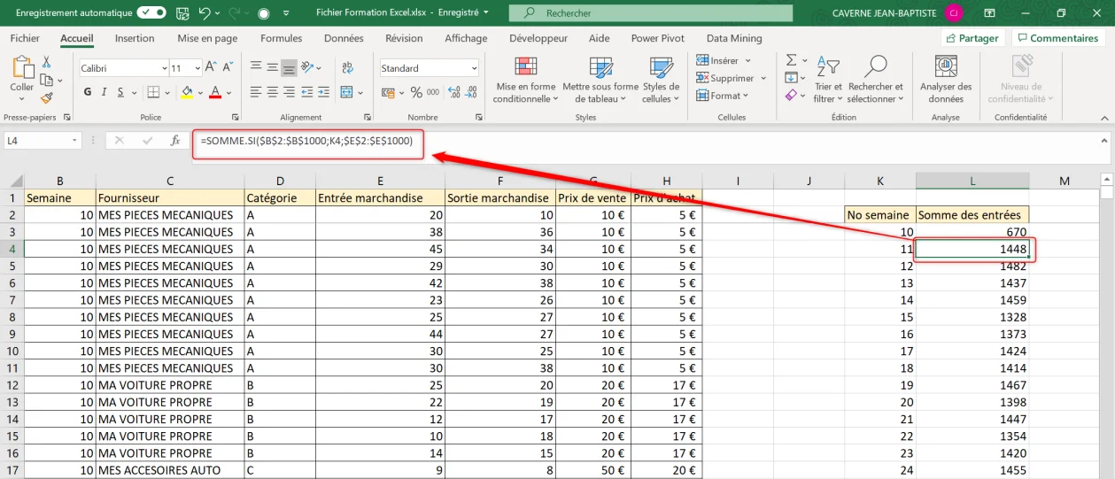 Formule =SOMME.SI($B$2:$B$1000;K4;$E$2:$E$1000) et tableau de synthèse avec le total des entrées pour chaque numéro de semaine